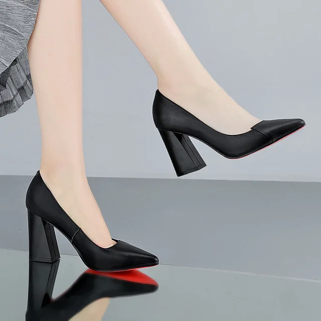2019 fashion brand spring and autumn wild leather pointed women's high heels shallow mouth four seasons single shoes women
2019 fashion brand spring and autumn wild leather pointed women's high heels shallow mouth four seasons single shoes women