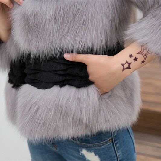 Contrast color natural fox fur and rabbit fur patchwork jackets women short style real leather fur coats outerwear 2019 new
Contrast color natural fox fur and rabbit fur patchwork jackets women short style real leather fur coats outerwear 2019 new