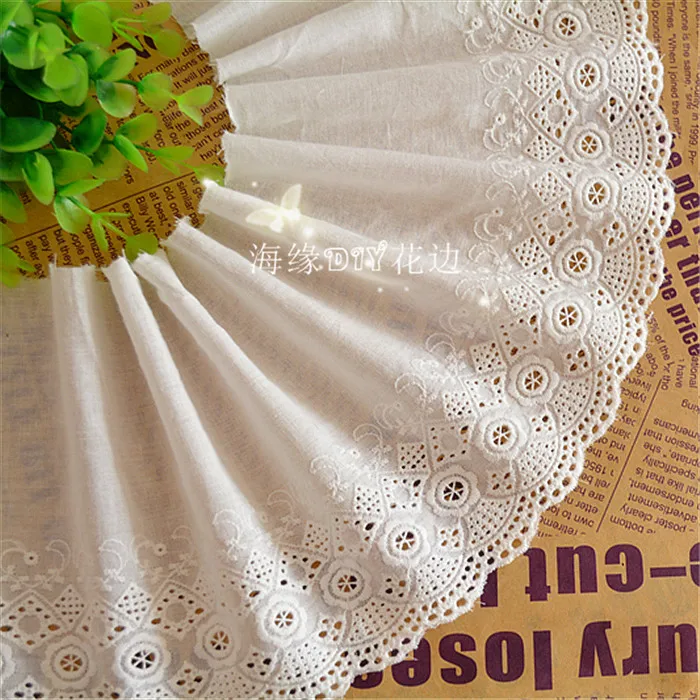Free shipping white 100% pure cotton embroidered lace, lace fabric 15 cm width 5yds / grant!
Free shipping white 100% pure cotton embroidered lace, lace fabric 15 cm width 5yds / grant!