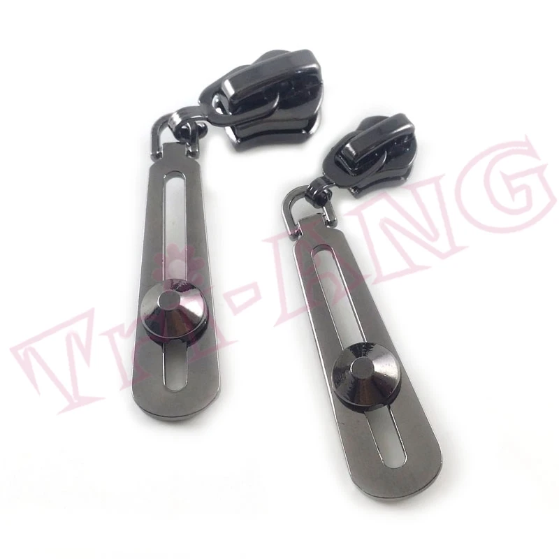 20pcs/lot, Size 5# 8# Plating Black Color Zipper Sliders with Moveable Bead 
20pcs/lot, Size 5# 8# Plating Black Color Zipper Sliders with Moveable Bead