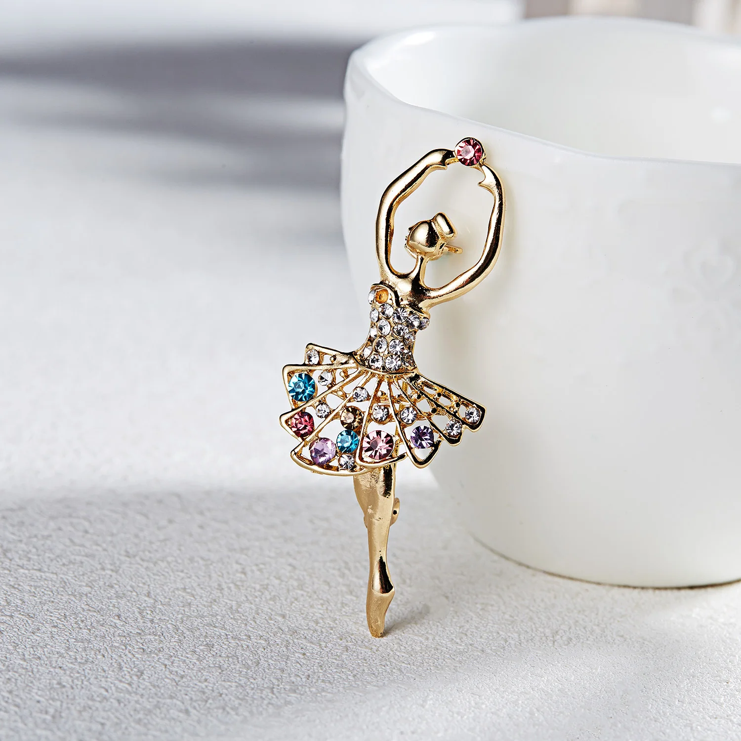 Wholesale Ballet Dance Girl Brooches Cute Crystal Dancing Girls Brooch Pin for Women Fashion Design Wedding Jewelry High Quality
Wholesale Ballet Dance Girl Brooches Cute Crystal Dancing Girls Brooch Pin for Women Fashion Design Wedding Jewelry High Quality