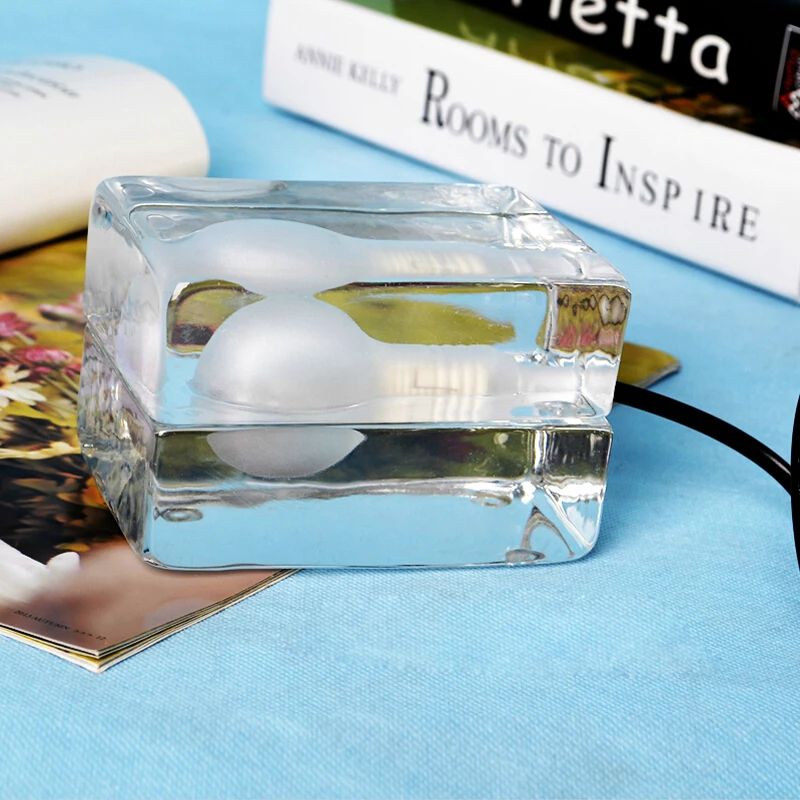 Horsten Creative Glass Table Lamp 220V Ice Cube Lamp Modern Block Ice Cubes Table Bedside lamps For Bedroom Study Coffee Shop
Horsten Creative Glass Table Lamp 220V Ice Cube Lamp Modern Block Ice Cubes Table Bedside lamps For Bedroom Study Coffee Shop