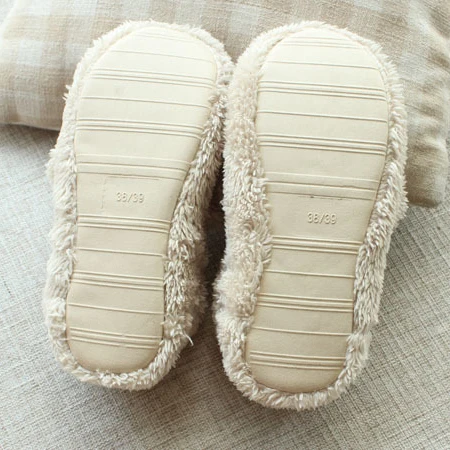 Millffy lovely big size cartoon bear winter indoor floor slip home warm plush slippers with heel shoes women sleep bear slipper
Millffy lovely big size cartoon bear winter indoor floor slip home warm plush slippers with heel shoes women sleep bear slipper
