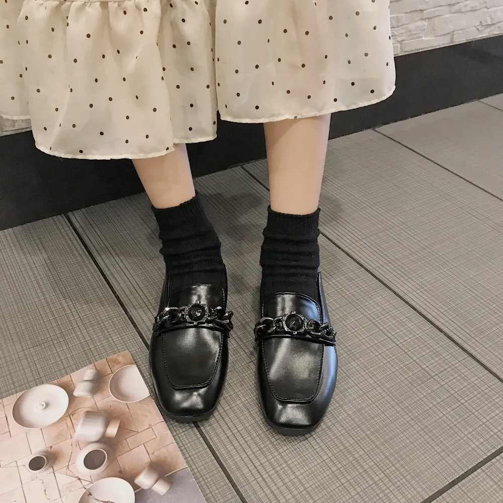 Designer Spring Women England Style Flats Ladies Shoes Brand Metal Decoration Casual Party Shoes Soft Bottom Square Toe Loafers
Designer Spring Women England Style Flats Ladies Shoes Brand Metal Decoration Casual Party Shoes Soft Bottom Square Toe Loafers