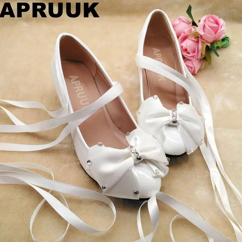 Fashion sweet middle heel white satin bowtie wedding shoes bride butterfly-knot long satin riband brides bridal pumps shoe
Fashion sweet middle heel white satin bowtie wedding shoes bride butterfly-knot long satin riband brides bridal pumps shoe