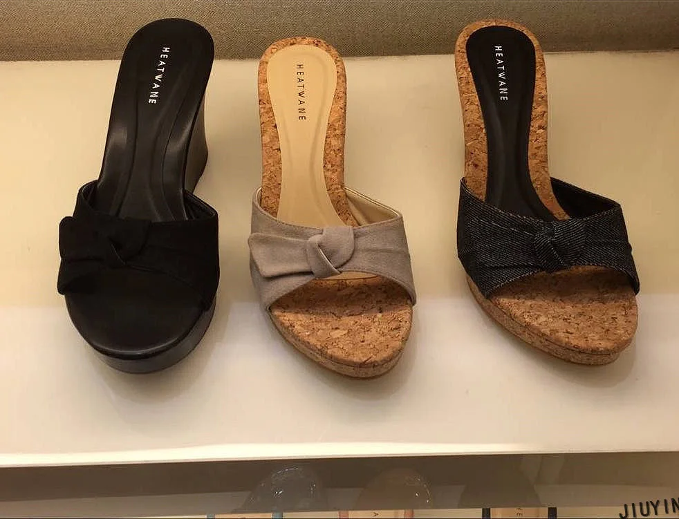 2019 Fashion Slippers Women Summer Shoes High Heel9.5cm Flock Platform Sandals Ladies Wedges Sandals Flip Flops Female Shoes
2019 Fashion Slippers Women Summer Shoes High Heel9.5cm Flock Platform Sandals Ladies Wedges Sandals Flip Flops Female Shoes