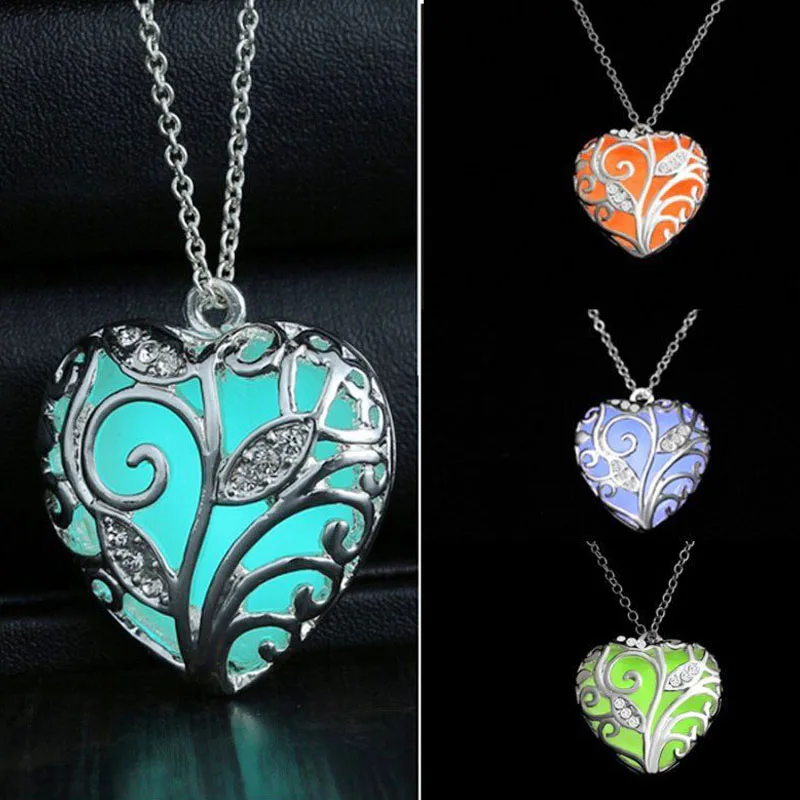Fashion Hollow Glow in the Dark Sliver Plated Leaves Chain Love Heart Trendy Pendant Necklace Luminous Jewelry Gifts For Women
Fashion Hollow Glow in the Dark Sliver Plated Leaves Chain Love Heart Trendy Pendant Necklace Luminous Jewelry Gifts For Women