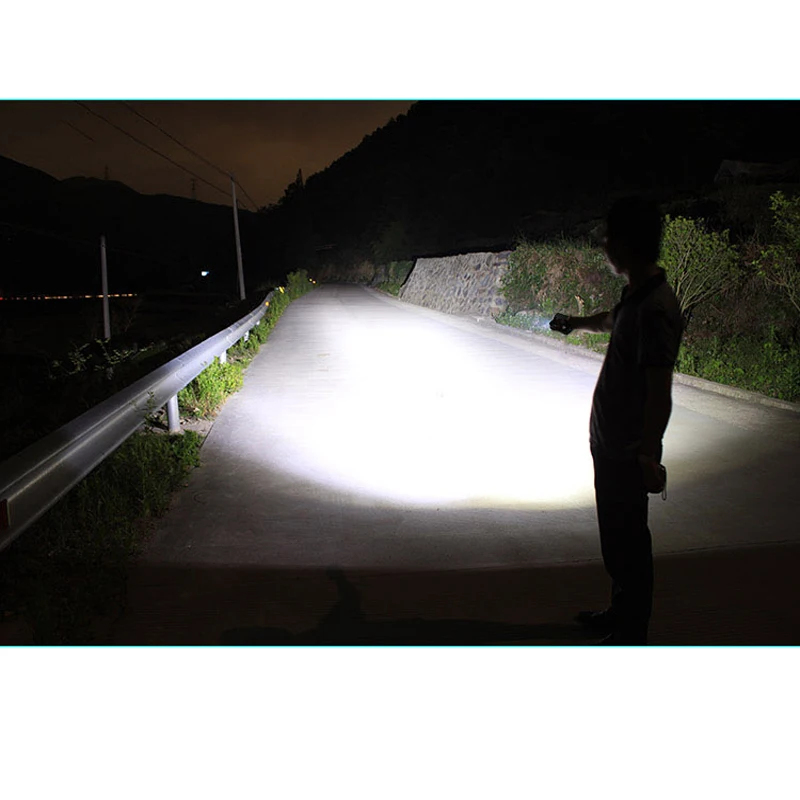 Powerful led flashlight cree xm-t6 Use 4*18650 battery Direct charging Outdoor Hunting search and rescue Portable light
Powerful led flashlight cree xm-t6 Use 4*18650 battery Direct charging Outdoor Hunting search and rescue Portable light
