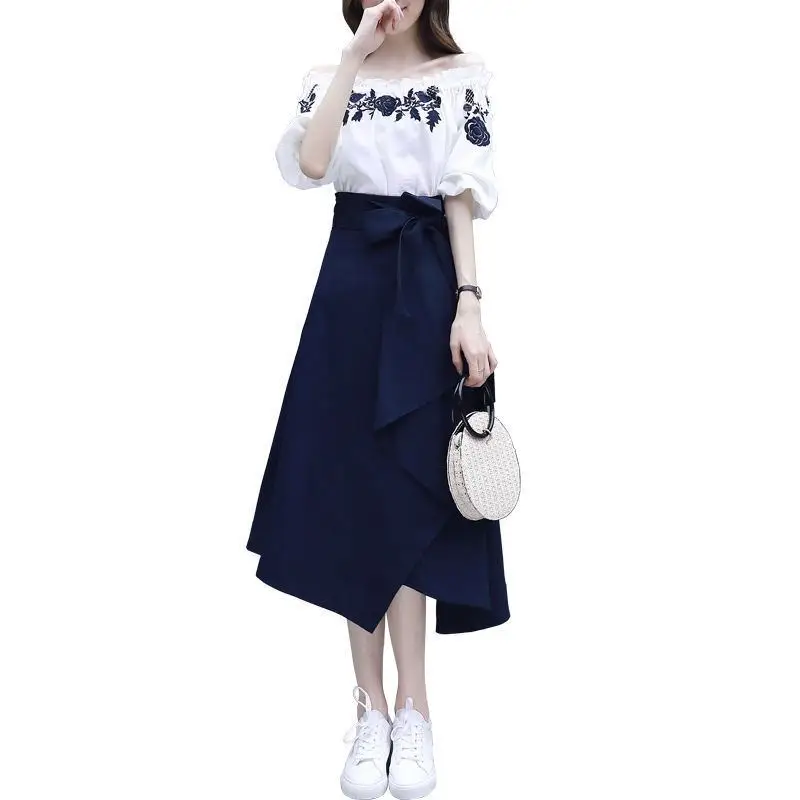 Spring Autumn Women Elegant Slash Neck Embeoidery Flower Shirt+A Line Irregular Hem Solid Skirt Suit Lady Party Casual Set Z144
Spring Autumn Women Elegant Slash Neck Embeoidery Flower Shirt+A Line Irregular Hem Solid Skirt Suit Lady Party Casual Set Z144