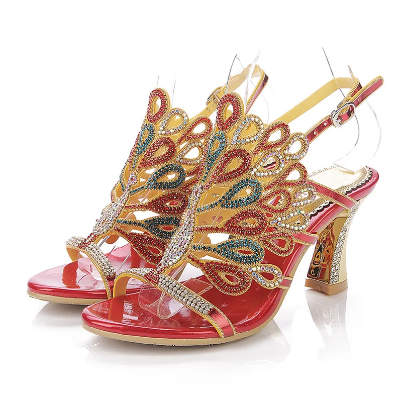 2019 Summer New Red Large Size Peacock Pattern Hollow Diamond Sandals Buckle Open Toe Thick Heels 8CM
2019 Summer New Red Large Size Peacock Pattern Hollow Diamond Sandals Buckle Open Toe Thick Heels 8CM