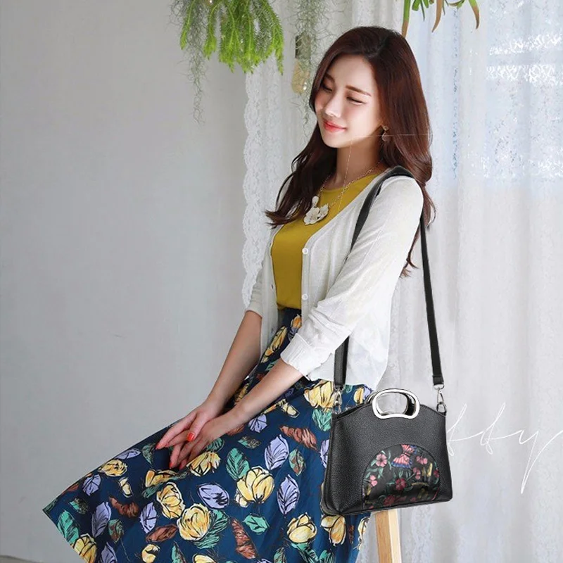 2018 Small Leather Handbags Women High Quality Crossbody Bags For Women Flowers Tote Bags Small Shell Shoulder Bag Sac a Main 
2018 Small Leather Handbags Women High Quality Crossbody Bags For Women Flowers Tote Bags Small Shell Shoulder Bag Sac a Main