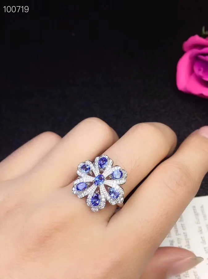 Super beautiful flower-shaped style, natural tanzanite ring, multi-grain, natural stone in the mining area, 925 silver
Super beautiful flower-shaped style, natural tanzanite ring, multi-grain, natural stone in the mining area, 925 silver