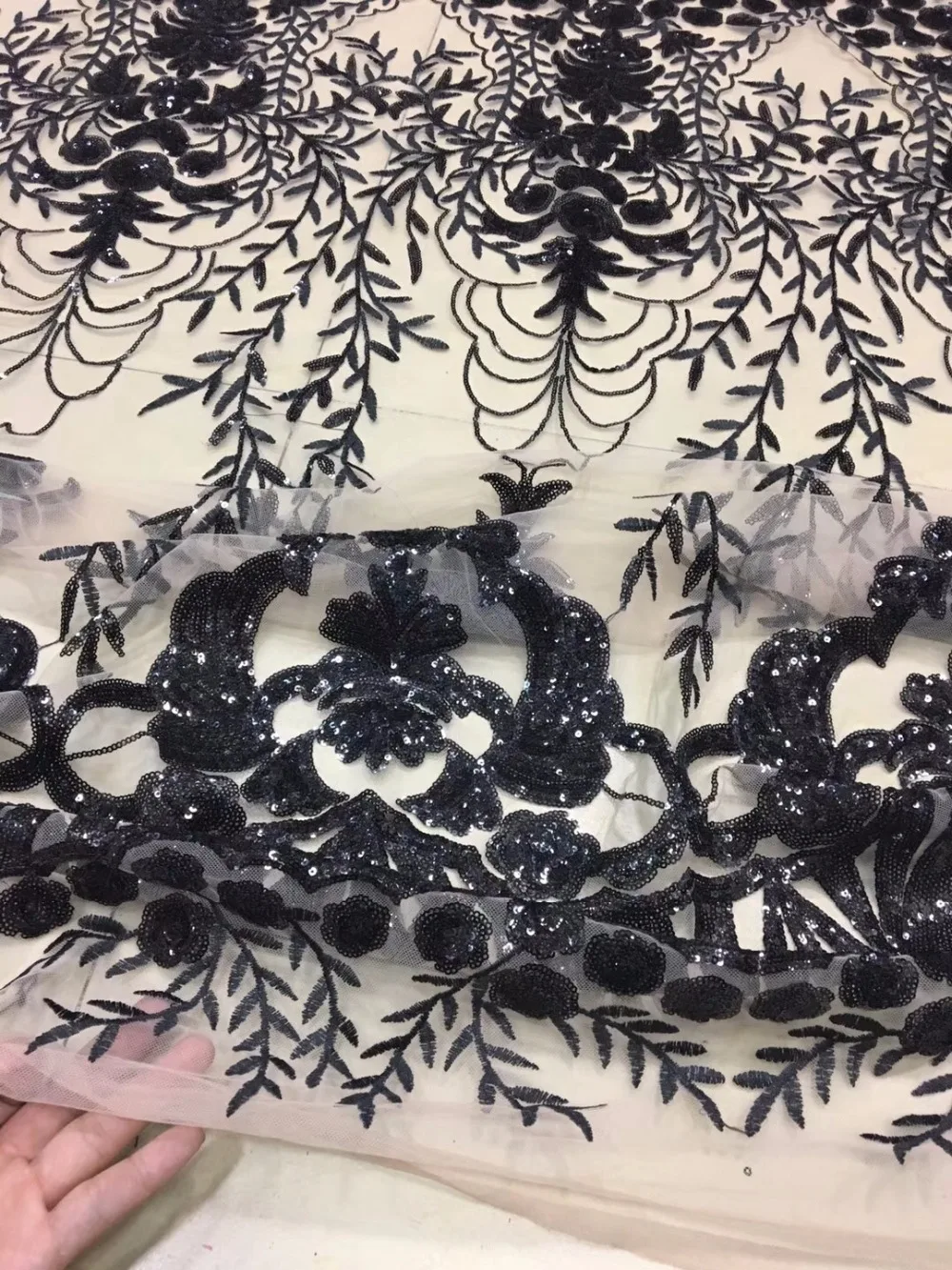 stock 5yards/bag CH218# black The rose flower sequins lace fabric for bridal wedding dress/sawing
stock 5yards/bag CH218# black The rose flower sequins lace fabric for bridal wedding dress/sawing