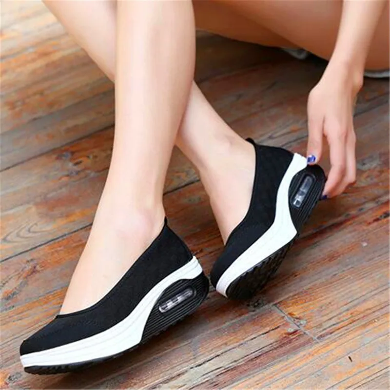 2020 summer new casual mother fashion breathable thick bottom sponge cake shake single shoes
2020 summer new casual mother fashion breathable thick bottom sponge cake shake single shoes