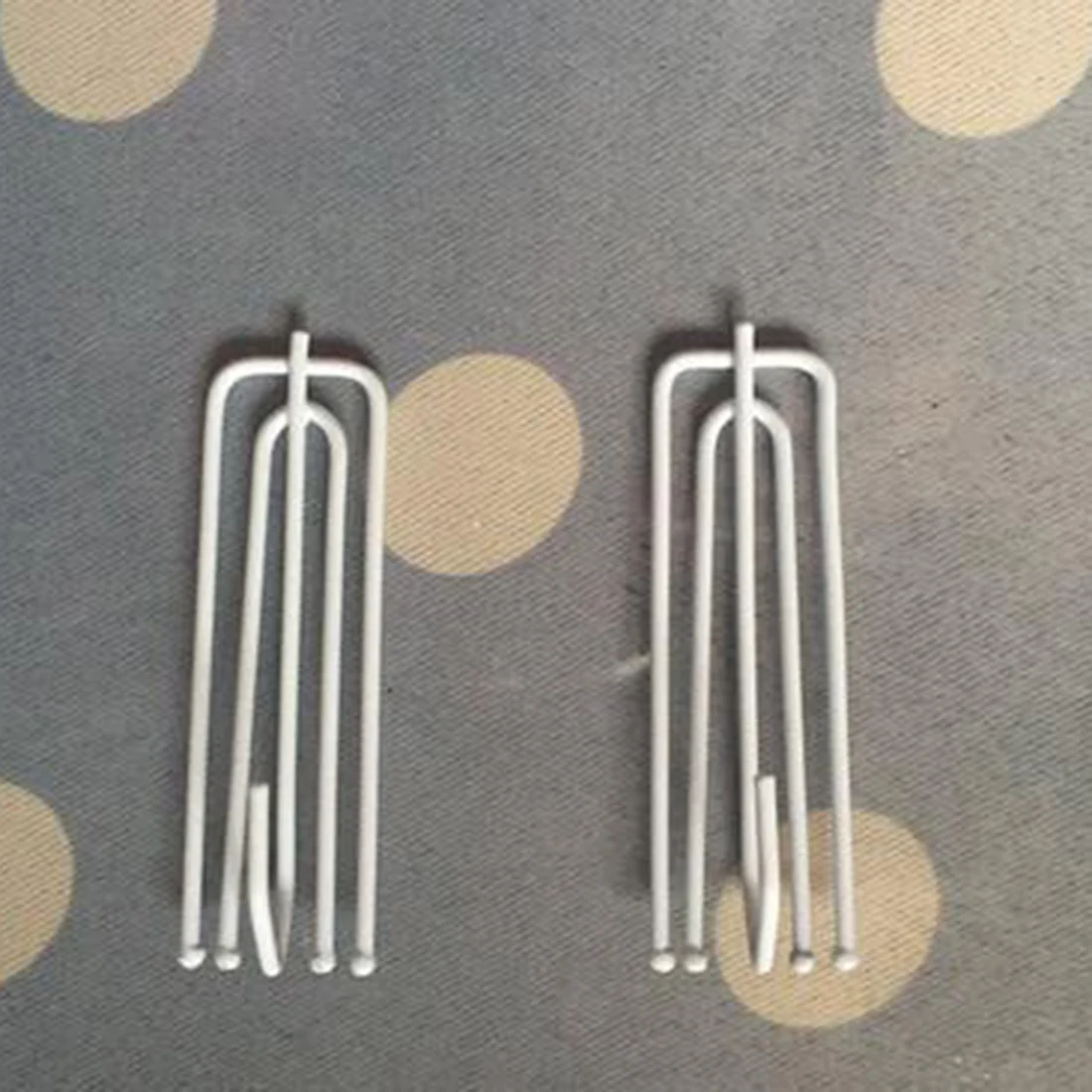 20pcs Anti-rust Stainless Curtain Hooks 4 Feet Synthesis Metal DIY Curtain Holder Accessories Hooks for Curtain Poles 2018
20pcs Anti-rust Stainless Curtain Hooks 4 Feet Synthesis Metal DIY Curtain Holder Accessories Hooks for Curtain Poles 2018