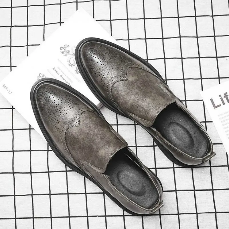 New fashion elegant oxford shoes Men brogue leather Retro carving italian formal dress office loafers Dress Business Shoes
New fashion elegant oxford shoes Men brogue leather Retro carving italian formal dress office loafers Dress Business Shoes