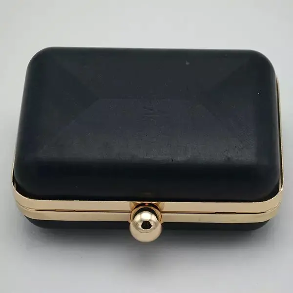 Dressing case 13.5 x 9 cm Shine Gold(purse making supplies) ball clasp and two loops
Dressing case 13.5 x 9 cm Shine Gold(purse making supplies) ball clasp and two loops