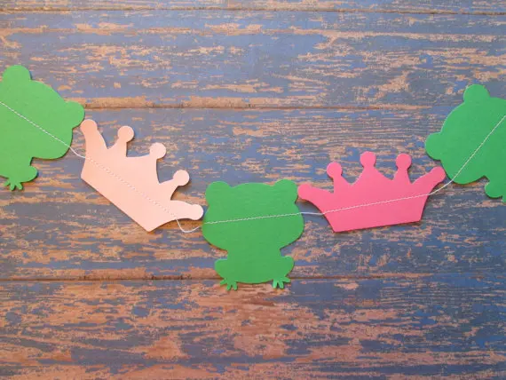 Frog and the Princess Paper Garland - Crowns and Frogs, Princess Theme, Garland, Pink Green banners, paper Banner, Party
Frog and the Princess Paper Garland - Crowns and Frogs, Princess Theme, Garland, Pink Green banners, paper Banner, Party