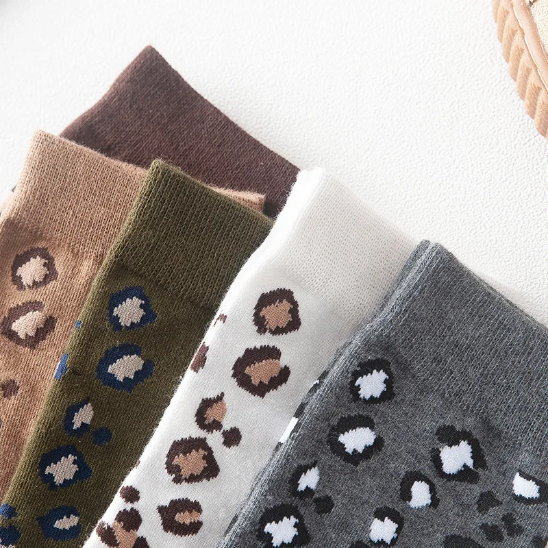 Funny Harajuku Trend Women Socks Leopard Print Socks Men Hip Hop Cotton Unisex Streetwear Novelty Socks 5 pair/lots
Funny Harajuku Trend Women Socks Leopard Print Socks Men Hip Hop Cotton Unisex Streetwear Novelty Socks 5 pair/lots