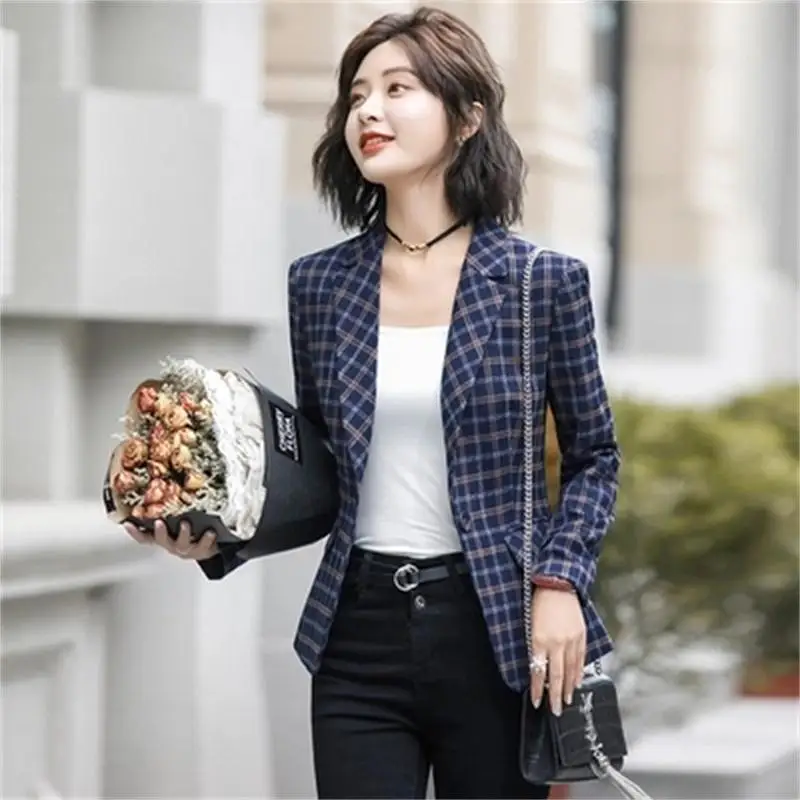 Women Plaid Blazers Plaid suit jacket female autumn winter New fashion casual professional decoration body ol female Blazers
Women Plaid Blazers Plaid suit jacket female autumn winter New fashion casual professional decoration body ol female Blazers