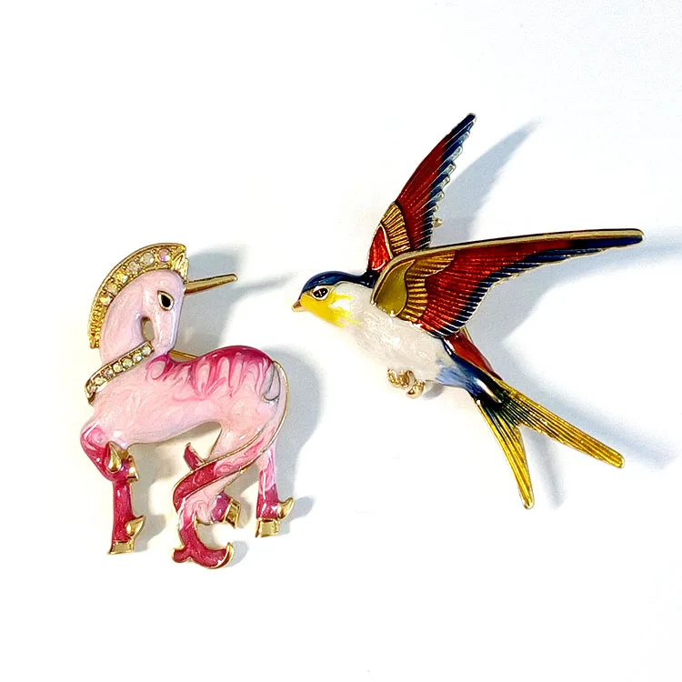 Retro European glaze color war horse brooch oil painting effect Swallow brooch women's fashion jewelry
Retro European glaze color war horse brooch oil painting effect Swallow brooch women's fashion jewelry