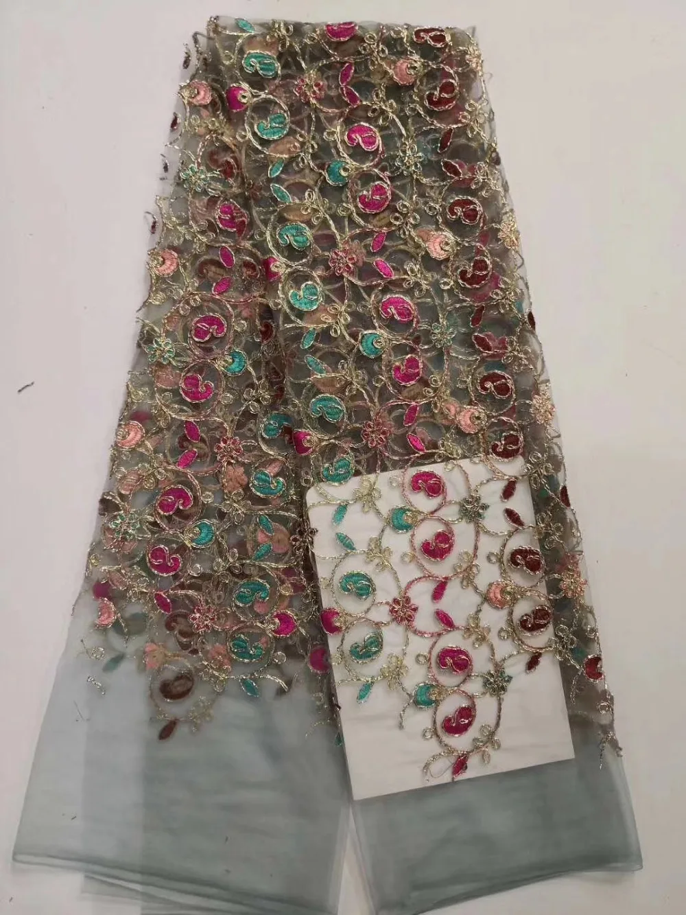 Multicolor Flowers High Quality Gold Thread African Lace Fabric 2018 French Tulle Lace Fabric 5 Yards Net Lace For Wedding Dress
Multicolor Flowers High Quality Gold Thread African Lace Fabric 2018 French Tulle Lace Fabric 5 Yards Net Lace For Wedding Dress