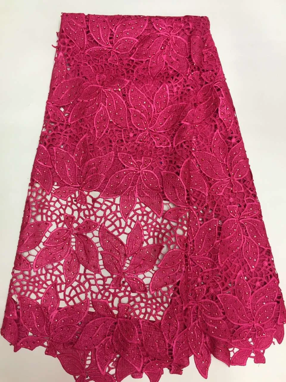 RF52303 With stone African polyester light guipure cord lace,high quality water soluble lace Fabric for Wedding dresses 5y/lot
RF52303 With stone African polyester light guipure cord lace,high quality water soluble lace Fabric for Wedding dresses 5y/lot