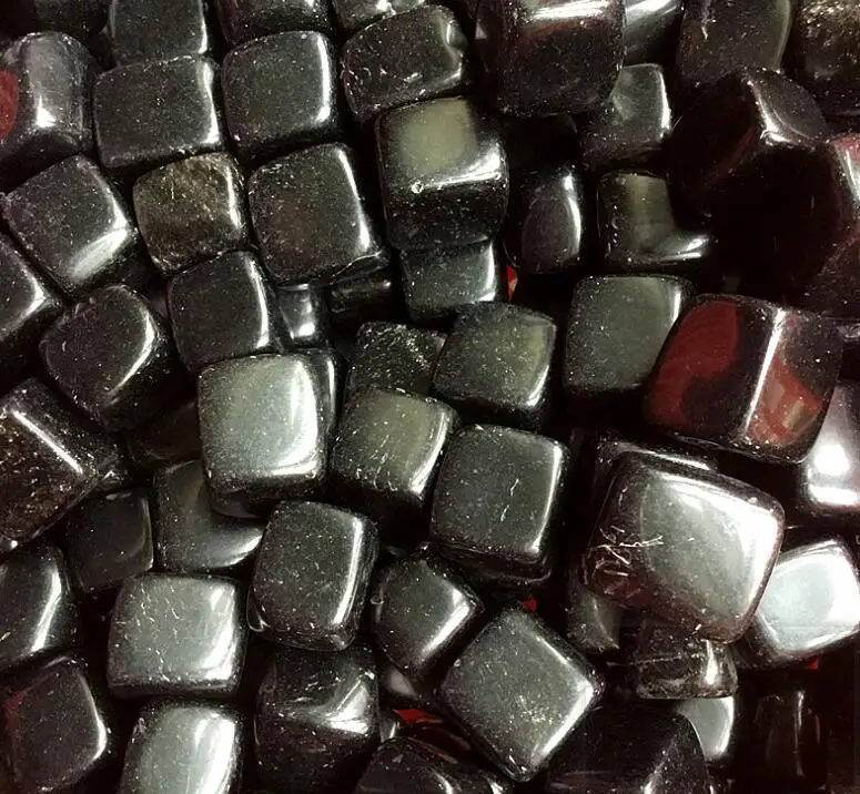 100g Natural obsidian stone blocks black crystal rubble square to play with potted fish tank
100g Natural obsidian stone blocks black crystal rubble square to play with potted fish tank