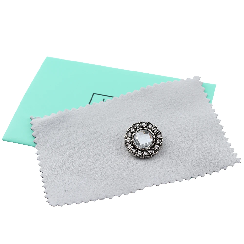 10pcs/lot JaynaLee 7cm*10cm cotton impregnated Silver Polishing Cloth with a silver cleaner and anti-tarnish agent GJF0001
10pcs/lot JaynaLee 7cm*10cm cotton impregnated Silver Polishing Cloth with a silver cleaner and anti-tarnish agent GJF0001