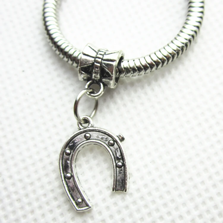 50pcs/lot horseshoe hoof charms hanging charm big hole pendant beads charm fit pando bracelet diy jewelry dangle charms
50pcs/lot horseshoe hoof charms hanging charm big hole pendant beads charm fit pando bracelet diy jewelry dangle charms