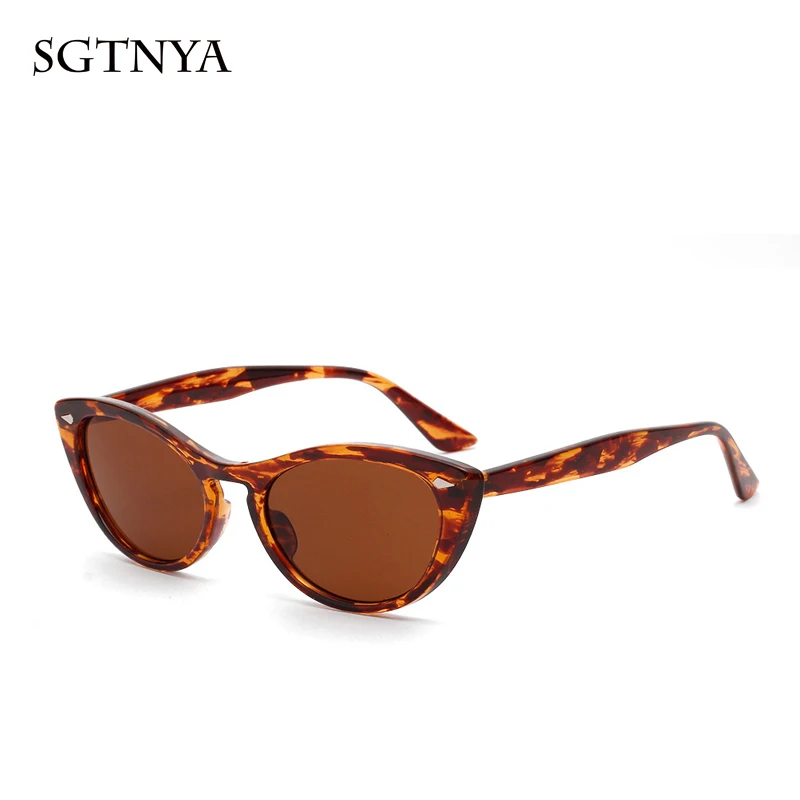 New retro fashion sunglasses leopard cat eyes ladies sunglasses Europe and the United States trend glasses anti-blue UV glasses
New retro fashion sunglasses leopard cat eyes ladies sunglasses Europe and the United States trend glasses anti-blue UV glasses