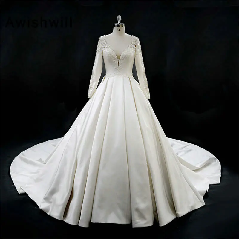 European Style V Neck Long Sleeve Wedding Dress Vintage Satin Beaded Wedding Gown A Line Chapel Train Bride Dresses Custom Made
European Style V Neck Long Sleeve Wedding Dress Vintage Satin Beaded Wedding Gown A Line Chapel Train Bride Dresses Custom Made