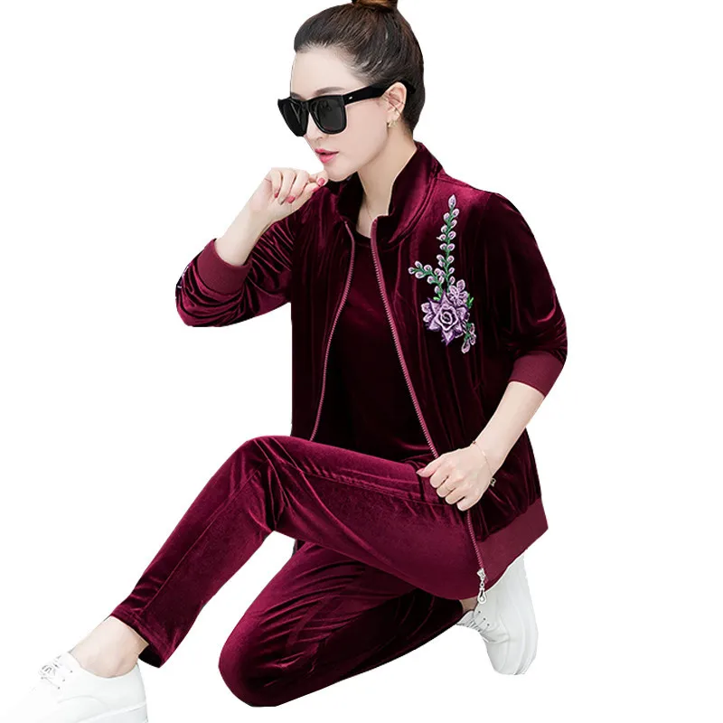 2020 Spring Women Gold Velvet Suits Three Piece Set Embroidery Short Jacket And Vest And Pants Tracksuits Set Plus Size 4XL L262
2020 Spring Women Gold Velvet Suits Three Piece Set Embroidery Short Jacket And Vest And Pants Tracksuits Set Plus Size 4XL L262