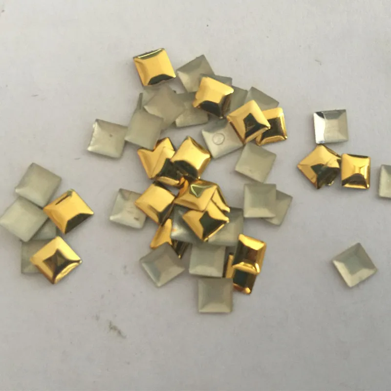 Металлические шпильки в виде золотой пирамиды 4*4 мм алюминиевые с плоской задней