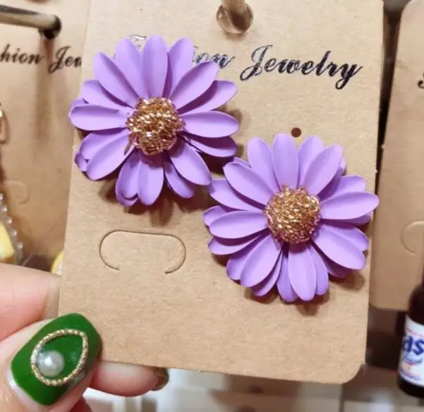 2019 New Korean Cute Metal Flower Stud Earrings For Women Girl Fashion Big Sweet Earring Summer Daisy Jewelry Femme Brincos
2019 New Korean Cute Metal Flower Stud Earrings For Women Girl Fashion Big Sweet Earring Summer Daisy Jewelry Femme Brincos