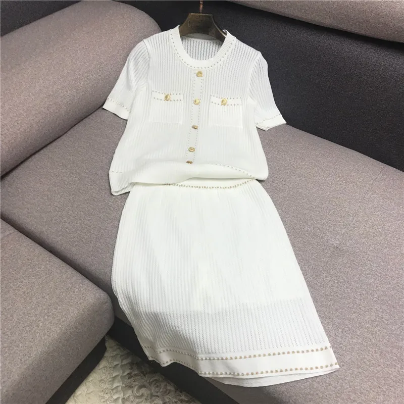 Luxury Designer Brand Women's Knitted Sets for Women O Neck Golden Button Hollow Out Knitted Top and Knitted Skirt 2PCS Set
Luxury Designer Brand Women's Knitted Sets for Women O Neck Golden Button Hollow Out Knitted Top and Knitted Skirt 2PCS Set