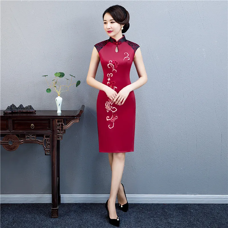 Stylish Ladies Rayon Cheongsam 2019 Chinese style Mandarin Collar Knee Length Dress Womens Qipao Slim Party Dresses Vestido
Stylish Ladies Rayon Cheongsam 2019 Chinese style Mandarin Collar Knee Length Dress Womens Qipao Slim Party Dresses Vestido