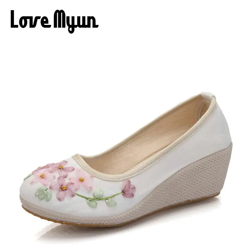 Spring Summer New Old Beijing cloth shoes Wedge National wind embroidered shoes Casual Breathable Woman Increase Shoes BA-69
Spring Summer New Old Beijing cloth shoes Wedge National wind embroidered shoes Casual Breathable Woman Increase Shoes BA-69