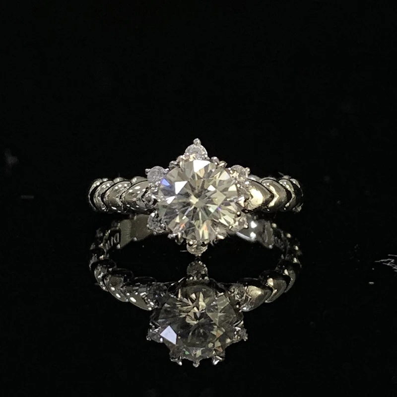 925 пробы Серебряное кольцо 1ct 2ct 3ct круглой бриллиантовой огранки ювелирные изделия Муассанит кольцо роскошный стильный чехол-накладка Обручение кольцо Юбилей кольцо
925 пробы Серебряное кольцо 1ct 2ct 3ct круглой бриллиантовой огранки ювелирные изделия Муассанит кольцо роскошный стильный чехол-накладка Обручение кольцо Юбилей кольцо