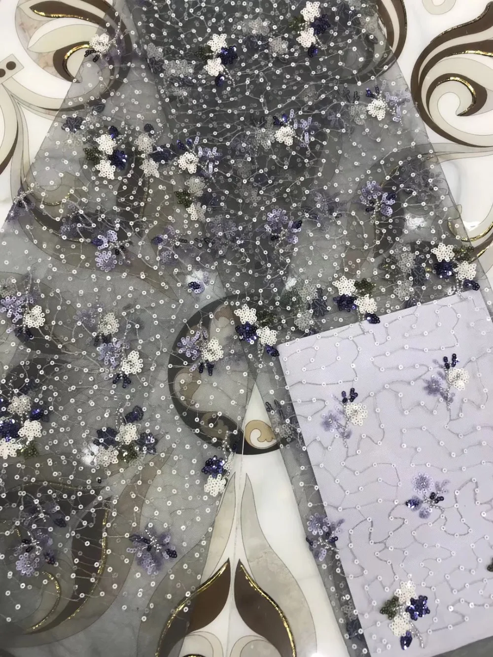 New pattern 5yards/bag st642# Mixed coloured flower Sequins tulle mesh lace fabric for bridal wedding dress/sawing
New pattern 5yards/bag st642# Mixed coloured flower Sequins tulle mesh lace fabric for bridal wedding dress/sawing