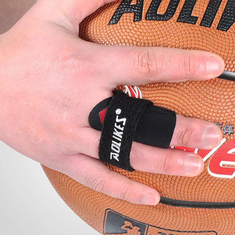Professional Finger Guard Wrap Adjustable Compression Joint Band Protector Basketball Volleyball Strap Bandage Sportswear
Professional Finger Guard Wrap Adjustable Compression Joint Band Protector Basketball Volleyball Strap Bandage Sportswear