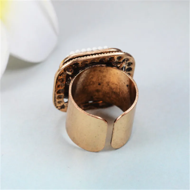 Fashion Couple Brand Carving Flower Beads Ceramic Crystal Beads Gold Silver Color Wide Ring Charm Ladies Convex Round Jewelry
Fashion Couple Brand Carving Flower Beads Ceramic Crystal Beads Gold Silver Color Wide Ring Charm Ladies Convex Round Jewelry