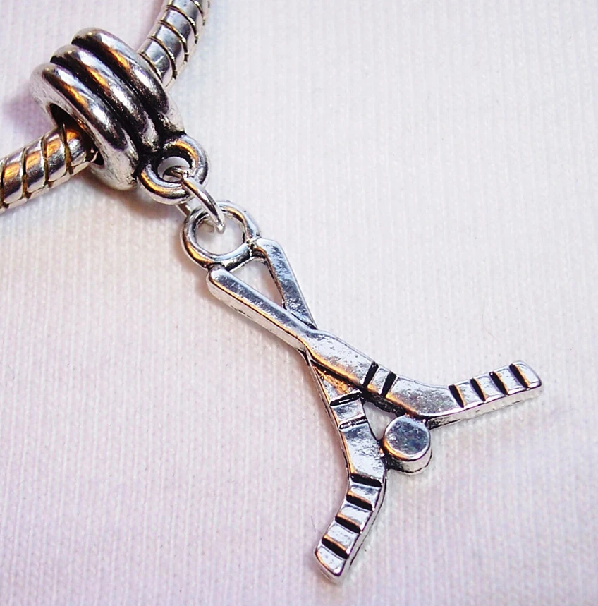 New Fashion Jewelry Tibetan Alloy Charm Hockey Sticks Pendant Bracelets&Necklaces Jewelry Accessories
New Fashion Jewelry Tibetan Alloy Charm Hockey Sticks Pendant Bracelets&Necklaces Jewelry Accessories