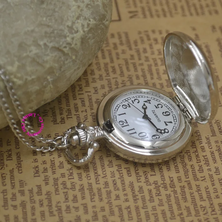 fashion cartoon sister Elsa Anna pocket watch necklace fob watches silver round Convex lens glass picture woman girl lady cute
fashion cartoon sister Elsa Anna pocket watch necklace fob watches silver round Convex lens glass picture woman girl lady cute