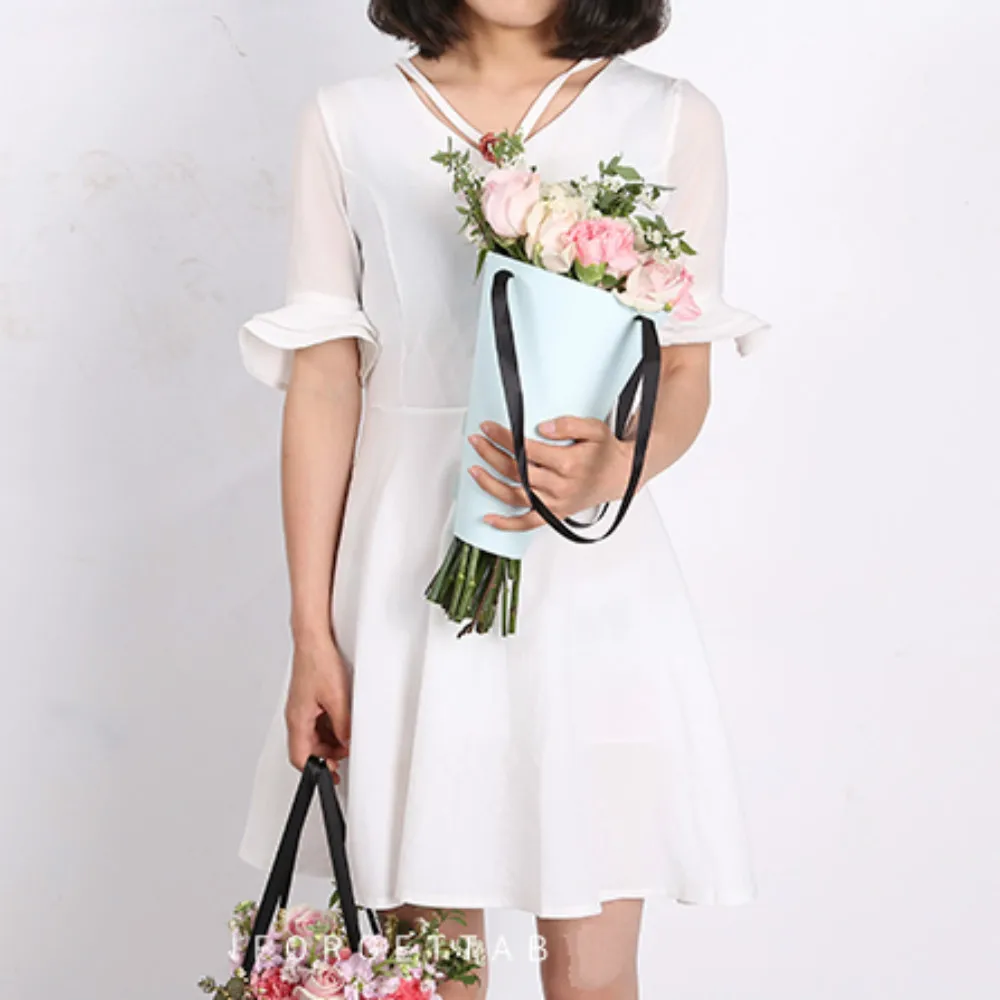 Korean Wrapping Paper Readily Carry Cone Gift Flower Minimalist Packing Originality DIY Portable Bouquet Florist Decoration 10pc
Korean Wrapping Paper Readily Carry Cone Gift Flower Minimalist Packing Originality DIY Portable Bouquet Florist Decoration 10pc
