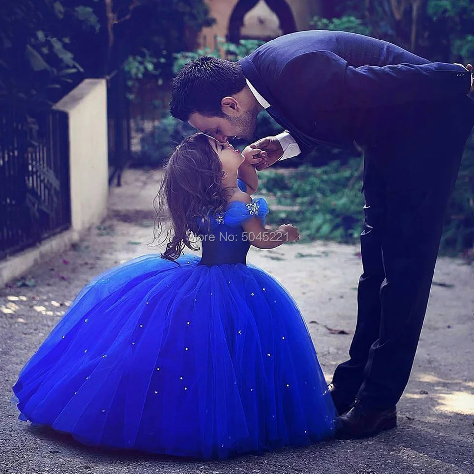 Royal Blue Beading Flower Girl Dresses 2019 Ball Gown Kids Off Shoulder Crystal Pageant Party Holy Communion Dress For Girls
Royal Blue Beading Flower Girl Dresses 2019 Ball Gown Kids Off Shoulder Crystal Pageant Party Holy Communion Dress For Girls