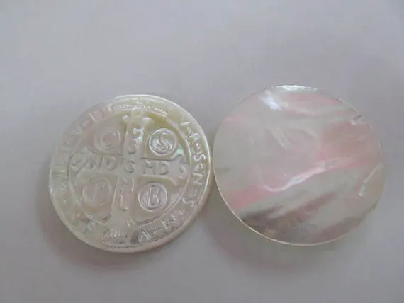 2pcs 25mm Genuine MOP Shell ,Pearl Shell Virgin Mary cross round coin Cameo Caved cabochons jewelry beads
2pcs 25mm Genuine MOP Shell ,Pearl Shell Virgin Mary cross round coin Cameo Caved cabochons jewelry beads
