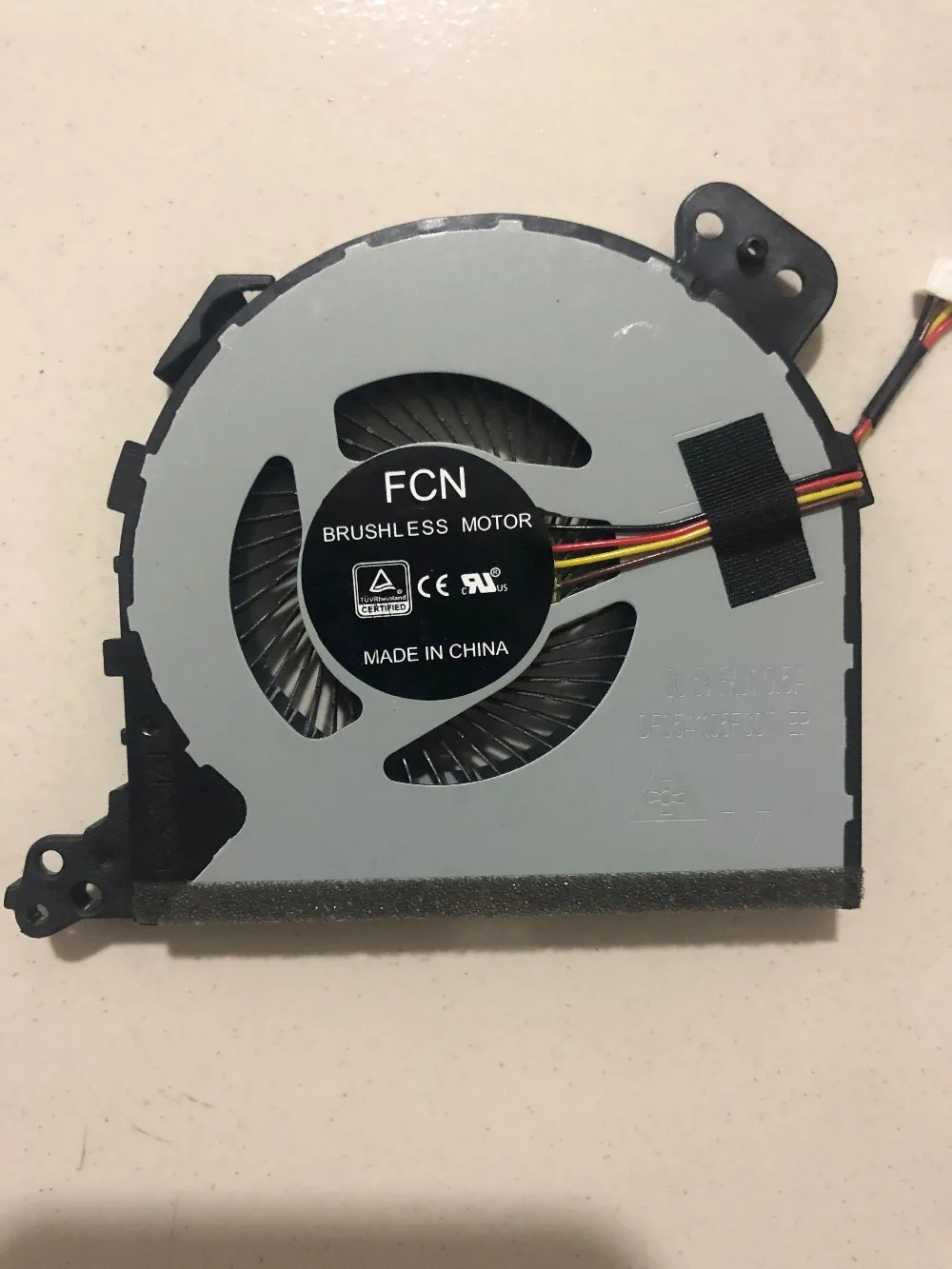 FCN DFS541105FC0T FKU1 DC 5V 0.5A 4-проводной серверный вентилятор охлаждения ноутбука
FCN DFS541105FC0T FKU1 DC 5V 0.5A 4-проводной серверный вентилятор охлаждения ноутбука