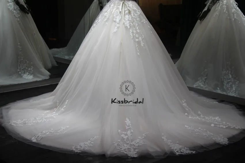 Modest Appliques Long Sleeve Wedding Dresses 2020 Lace Up Back Tulle Dress Bride Elegant
Modest Appliques Long Sleeve Wedding Dresses 2020 Lace Up Back Tulle Dress Bride Elegant