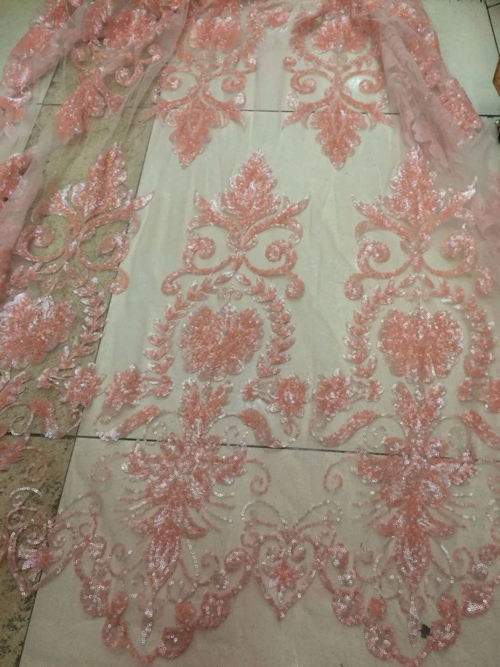 Fashion lady dress material SYJ-52735 French tulle lace fabric nice African net textile with sequins
Fashion lady dress material SYJ-52735 French tulle lace fabric nice African net textile with sequins